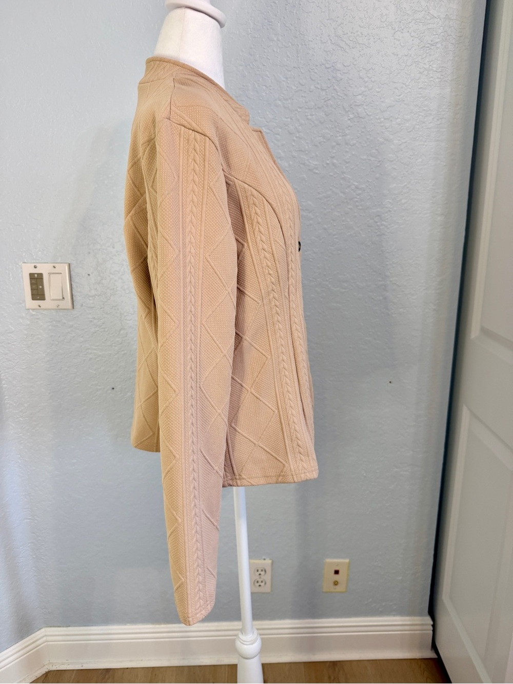 Beige Textured Knit Button-Front Jacket - Picture 2 of 8